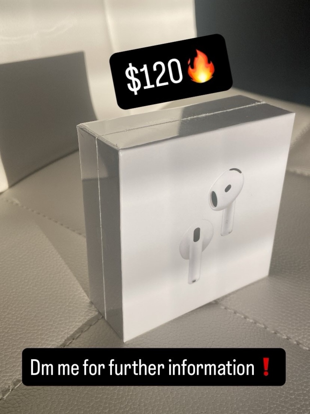 Apple White Earbud Headphones with Charging Case